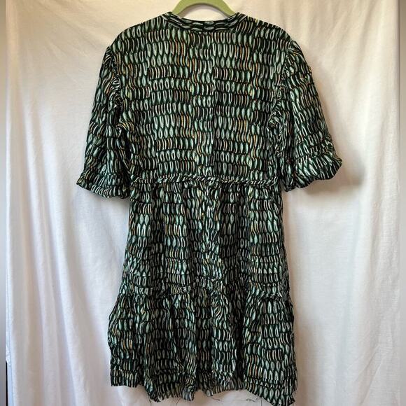 Marie Oliver Black/Green Puff Sleeve MIDI DressP - Picture 5 of 6